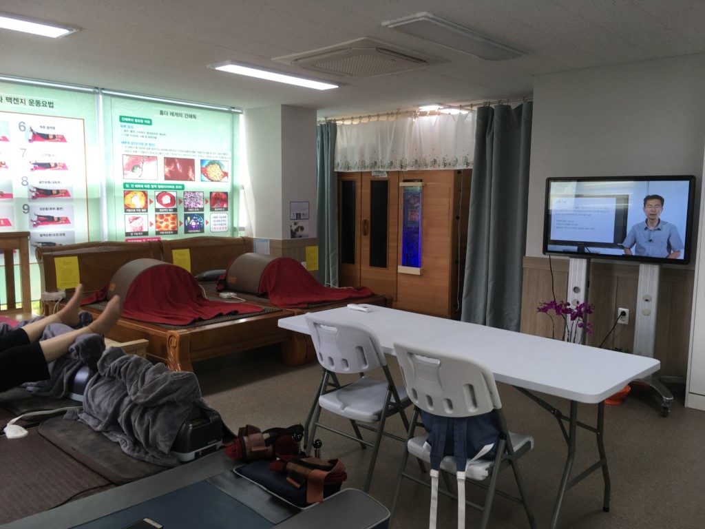 ▲こじまりとした店内です。
